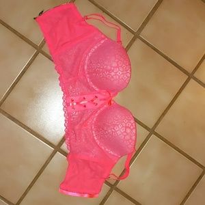 Victoria's Secret padded demi bra NWT